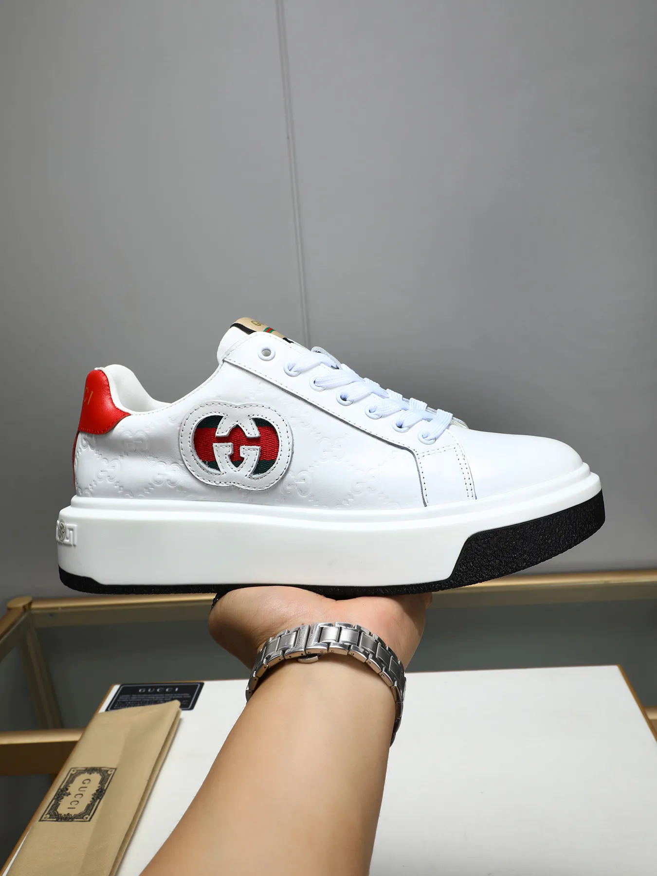 Men's shoes 💰480 New men's shoes GUCCI Fashion trend Made of first-layer calfskin ➕ washed sheep lining! The foot feels super comfortable and the workmanship is impeccable. Foam ultra-light outsole, size: 38-44 (45 customized) 4 colors to choose from!